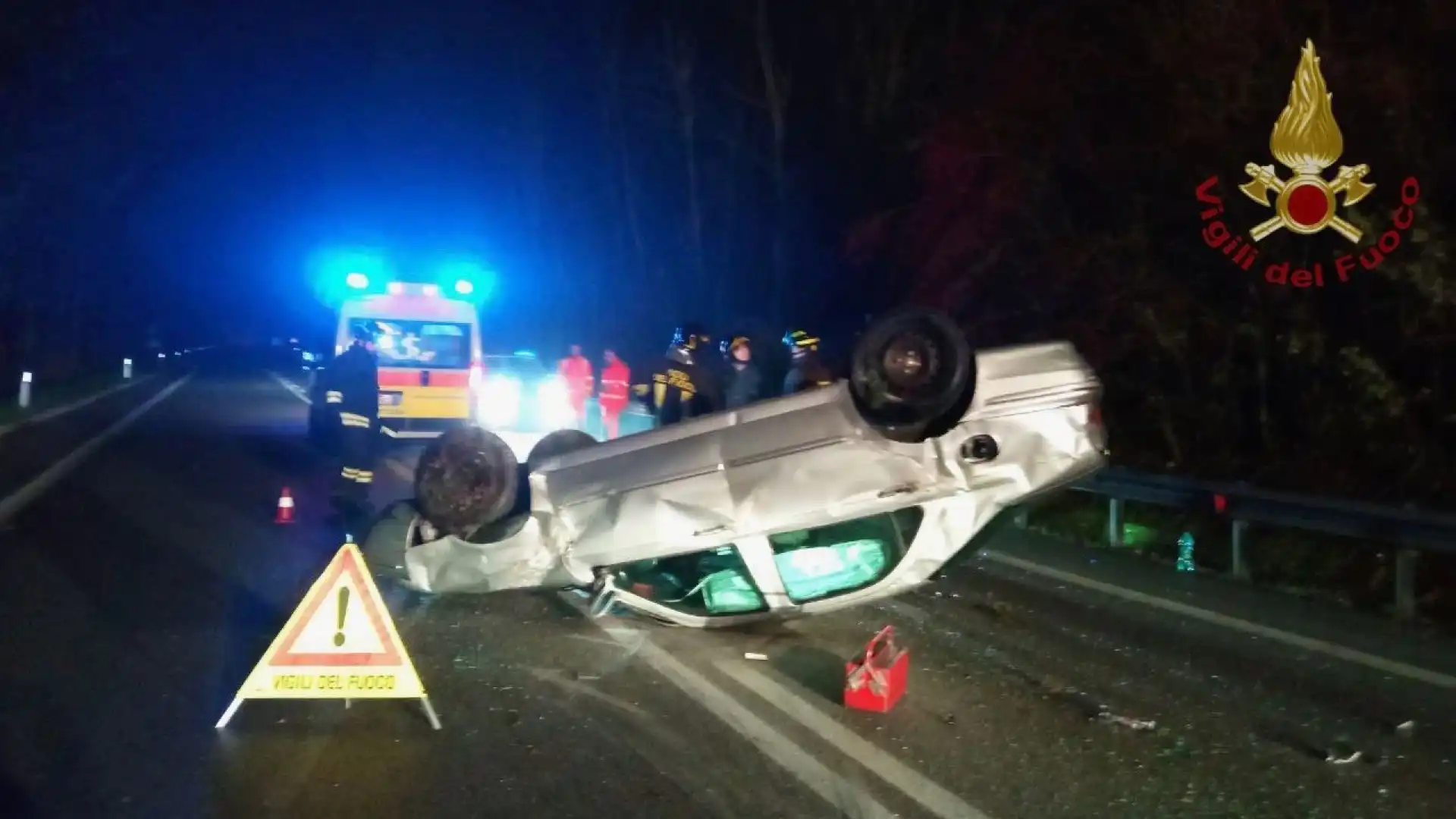 Statale 17, incidente nella notte, coinvolta una donna. Intervento dei Vigili del Fuoco di Isernia.