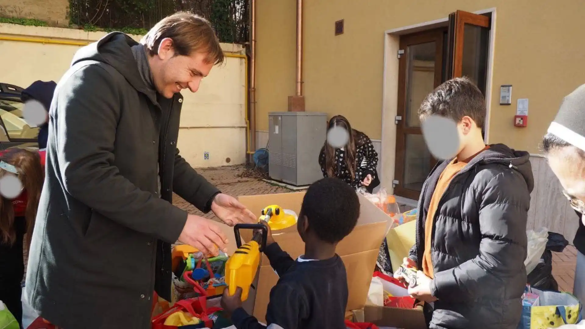 Giocattoli in MoVimento. Torna l'iniziativa del M5S in Molise che regala sorrisi ai più piccoli