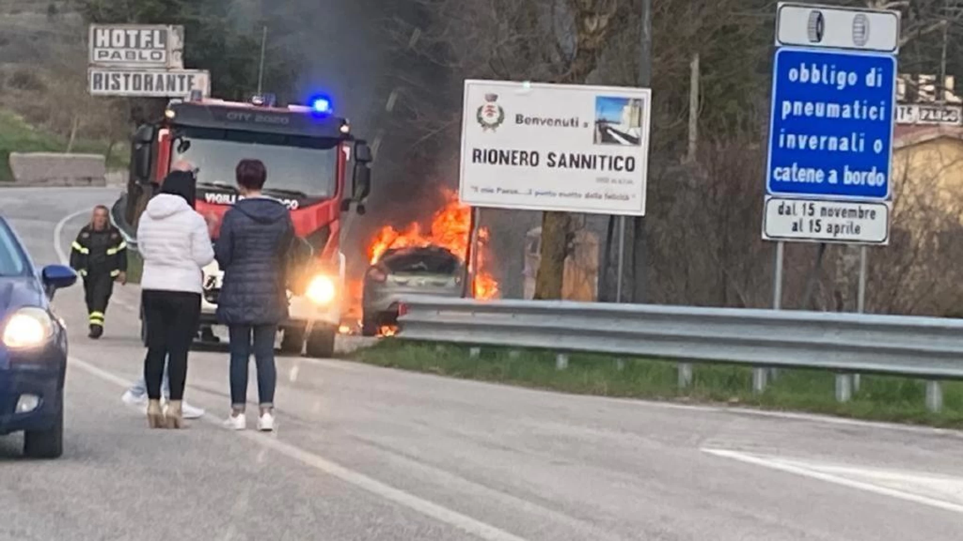 Rionero Sannitico: Auto in fiamme, intervengono i vigili del fuoco