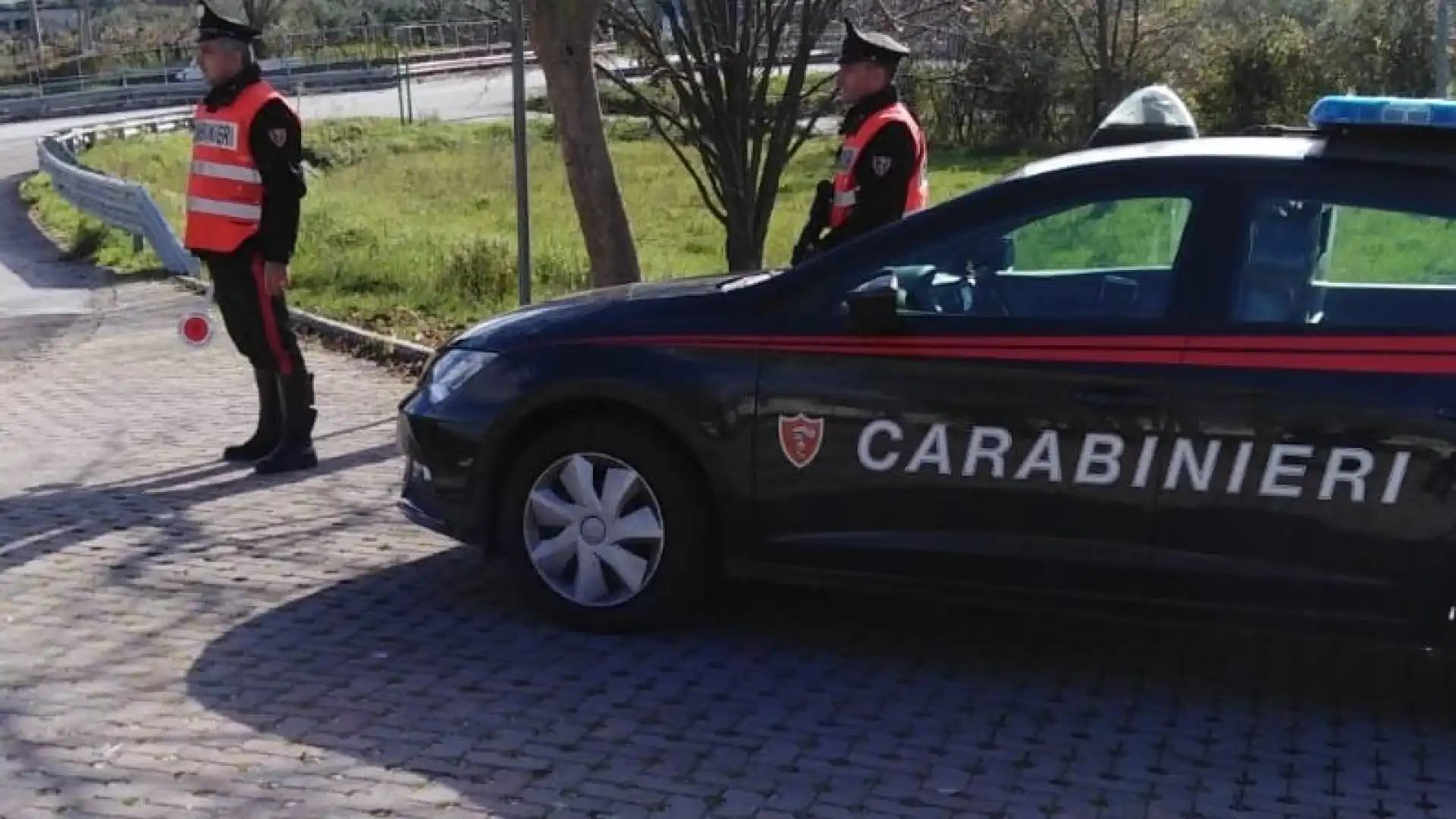 Isernia: rubano champagne e liquori ma vengono ripresi dalle telecamere. Due i denunciati dai Carabinieri.