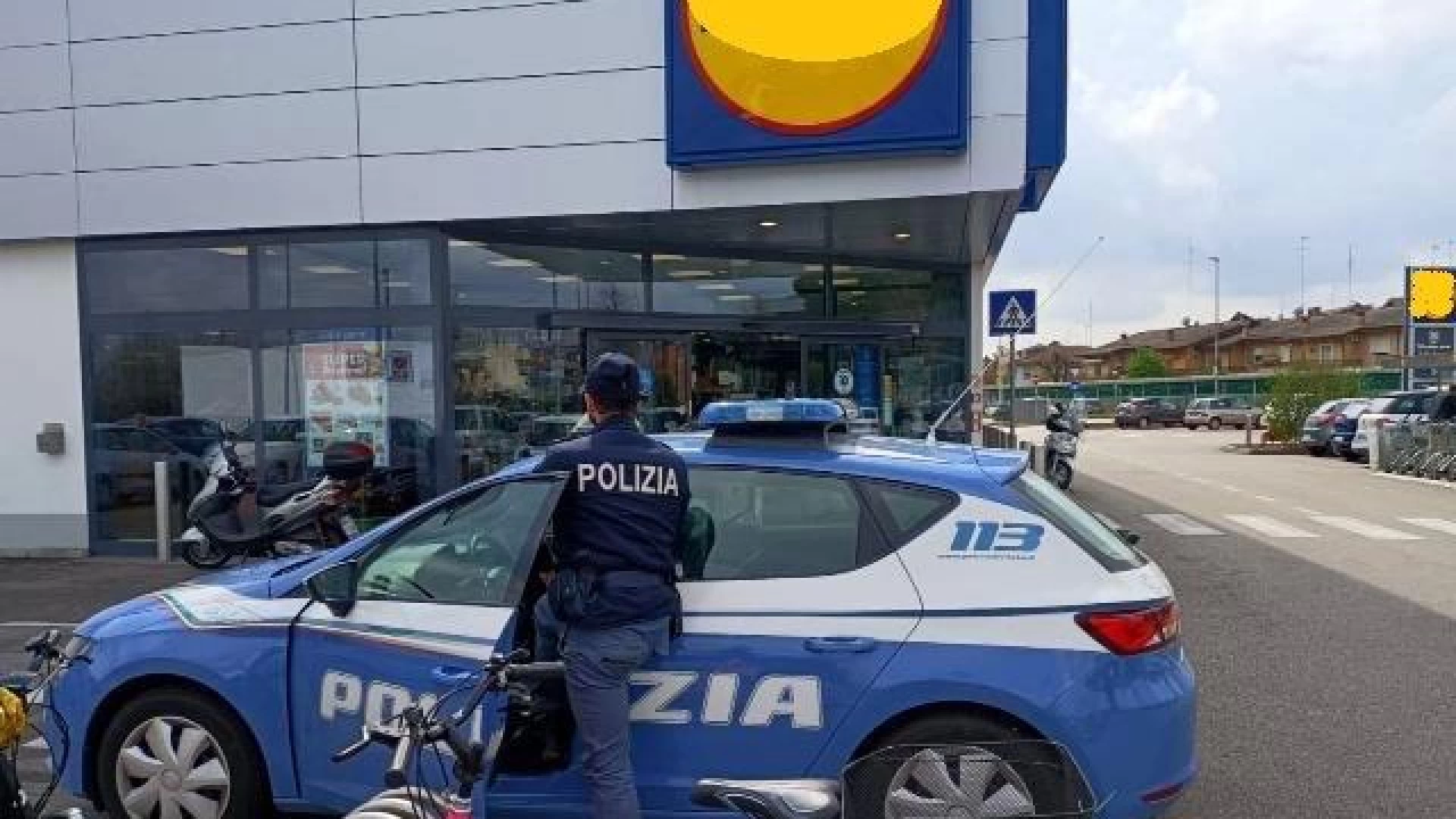 Polizia Di Stato: denunciato l'autore di rapina e furto al supermercato.