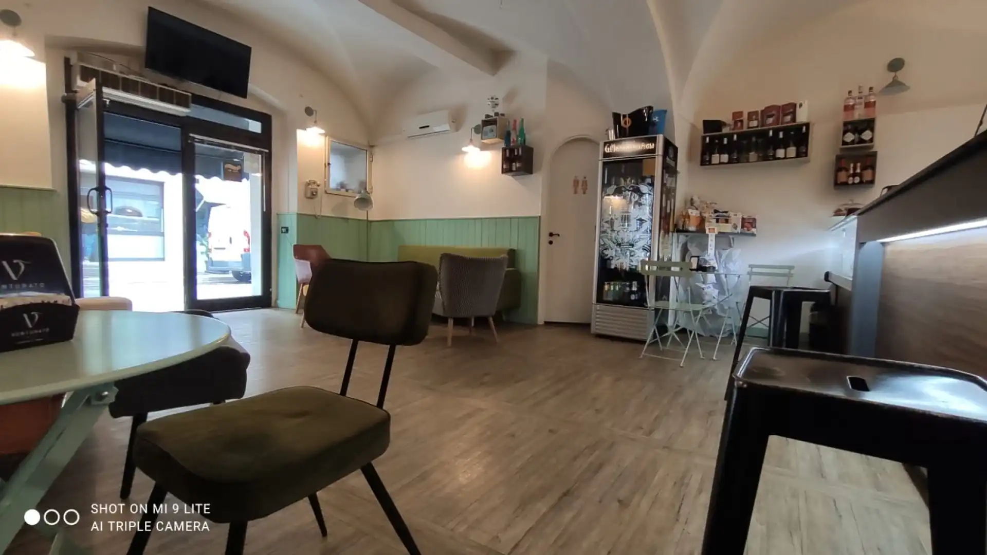 Caffè e Sofà a Castel Di Sangro. In Via Umberto I il luogo ideale per aperitivi, un ottimo caffè e una serata da trascorrere tra amici.