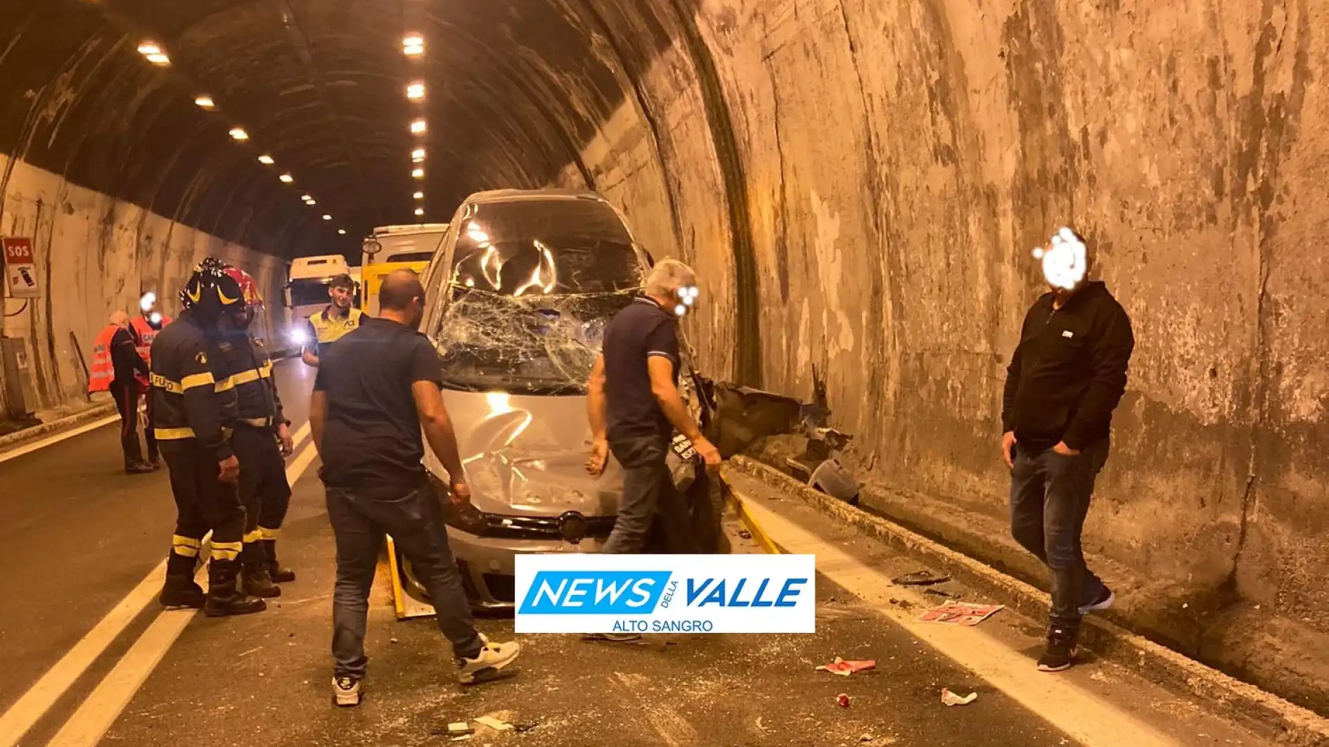 Civitanova del Sannio: schianto in galleria nella notte. Ferito un automobilista. Sul posto Carabinieri, Vigili del Fuoco e sanitari.