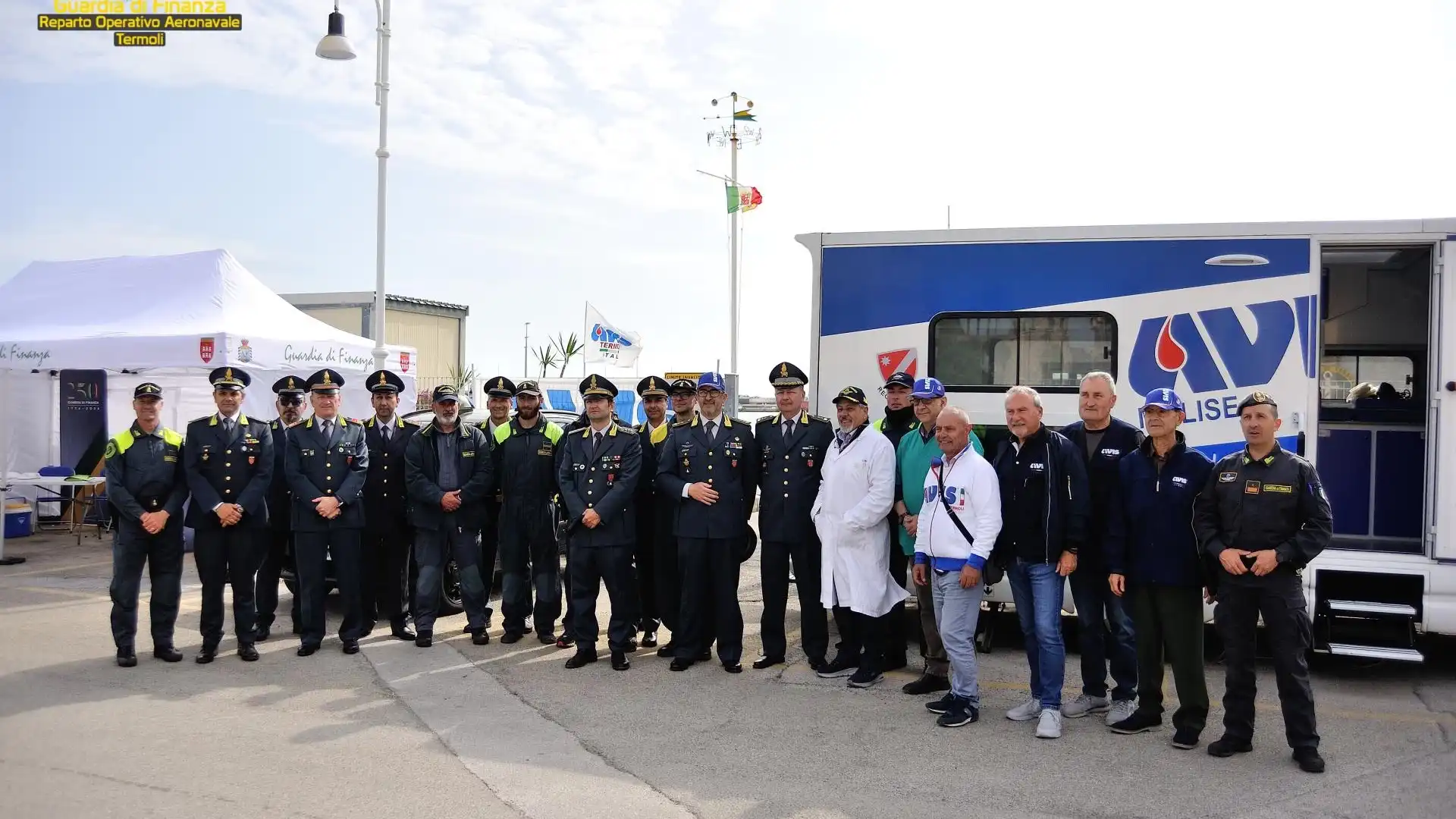 Termoli: le fiamme Gialle del reparto operativo aeronavale donano il sangue.