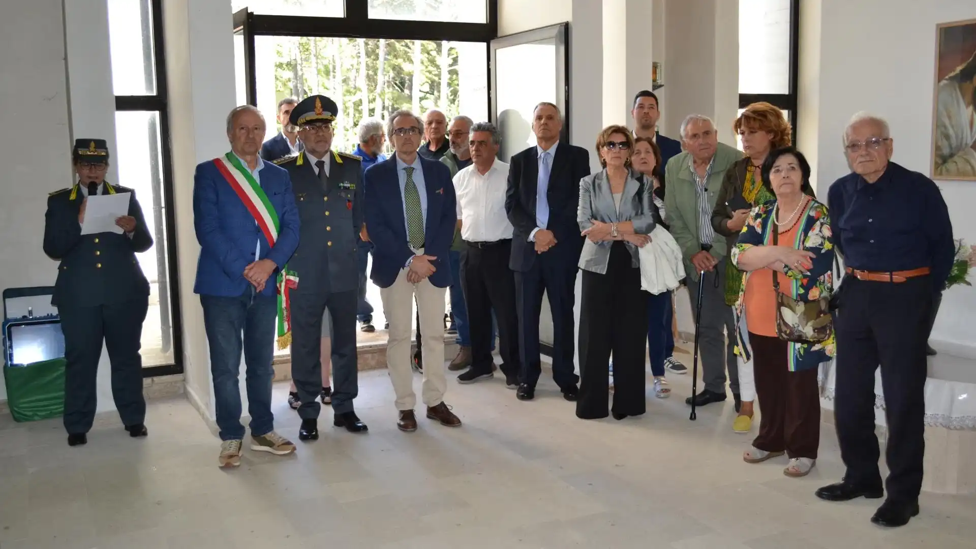 Guardia di Finanza Isernia: deposizione di una corona di alloro sulla tomba della M.B.V.M. finanziere Loreto Di Nucci.