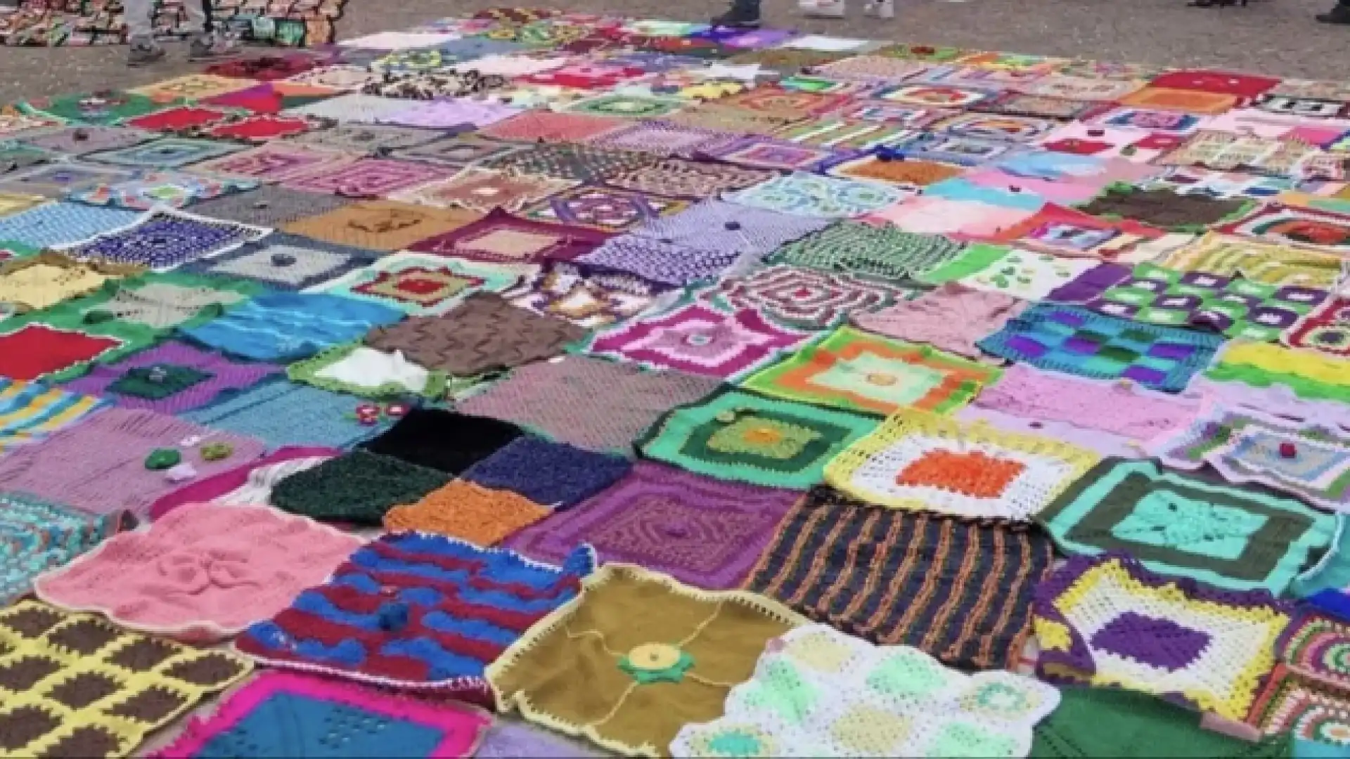 Me Too per il progetto 'Viva Vittoria". Da realizzare una "coperta simbolo" fatta a mano.