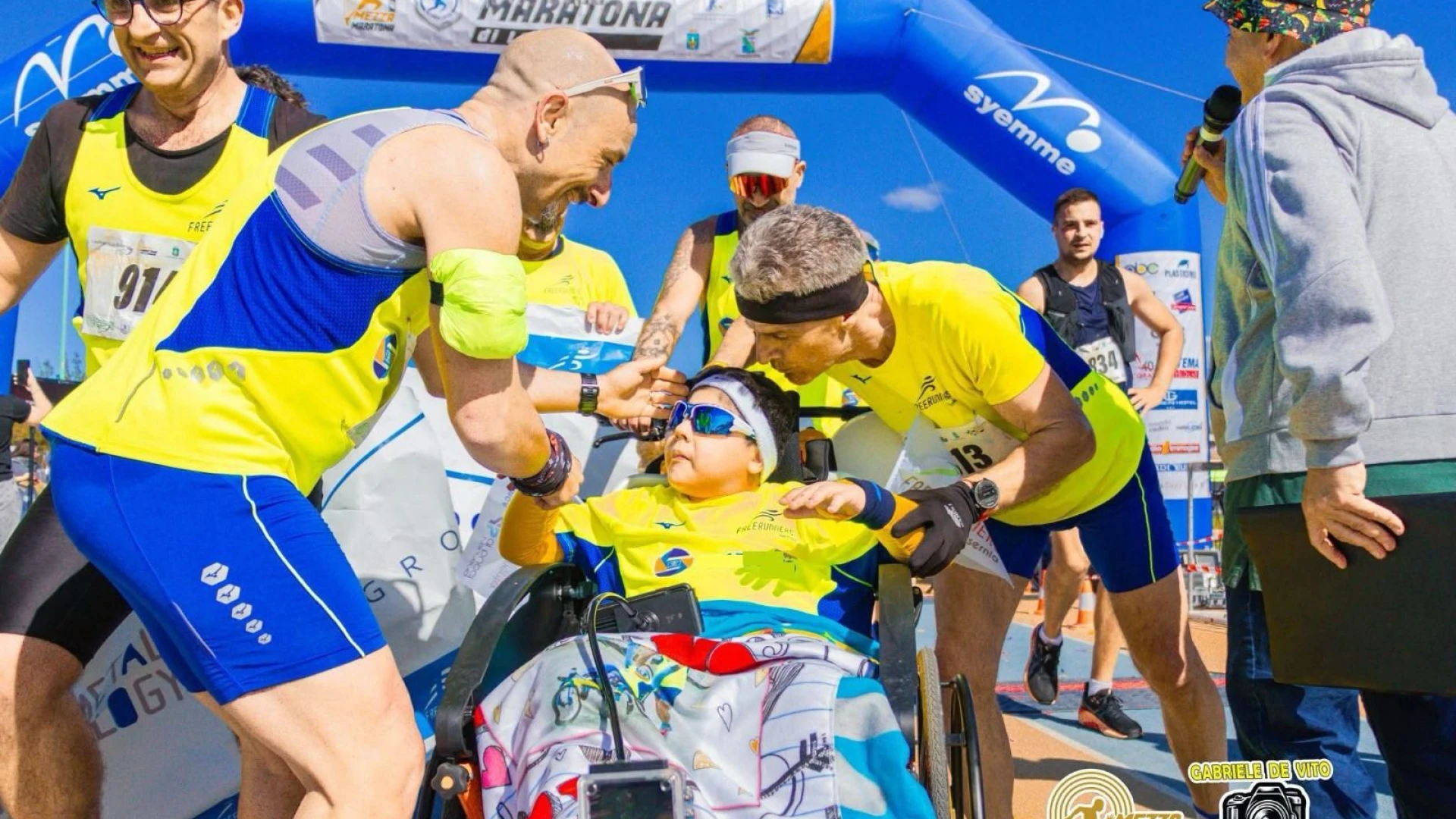 Atletica: mezza Maratona di Latina. Alessio ha corso la gara con la sua carrozzina speciale. Grande soddisfazione da parte dell'Asd Free Runners Isernia.
