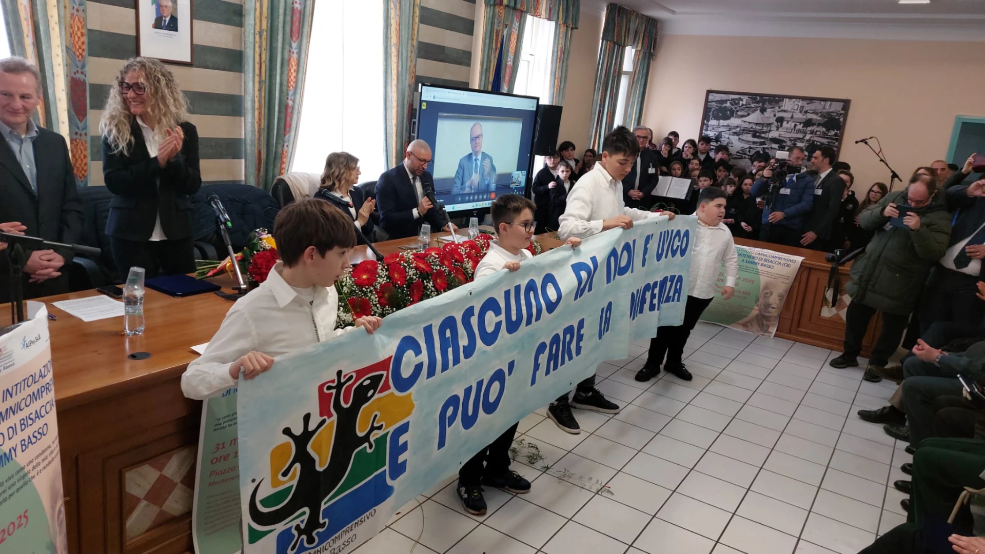 Montenero Di Bisaccia: il presidente Roberti presente alla cerimonia di intitolazione dell'Istituto Omnicomprensivo a Sammy Basso.