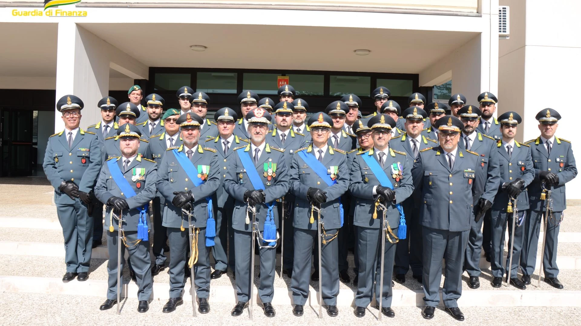 Campobasso: giuramento di fedelta' alla Repubblica Italiana dei neo ispettori, sovrintendenti e finanzieri del Comando Regionale del Molise.