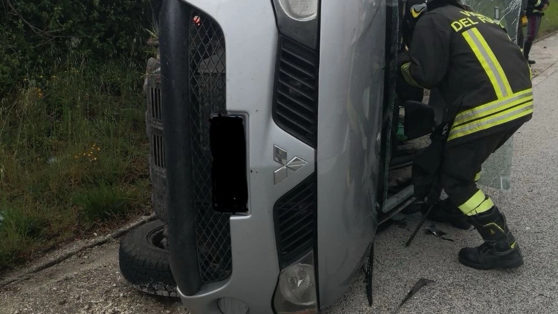 Incidente stradale autonomo sulla SS Trignina: due persone soccorse. Intervento dei Vigili del Fuoco di Isernia.