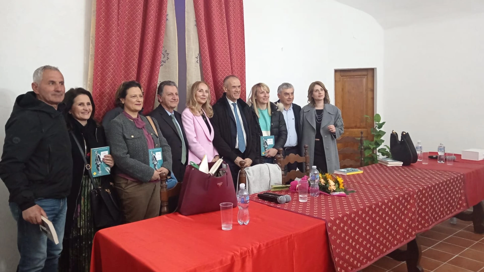 Macchiagodena: Carlo Cottarelli ha presentato il suo nuovo libro "Dentro il Palazzo". Pubblico delle grandi occasioni per l'evento culturale di spessore.