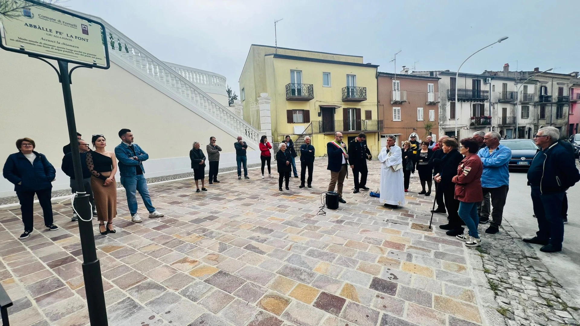 Fornelli: "Abbàlle pe' la font", il comune sistema una zona degradata del paese. Ieri l'inaugurazione.