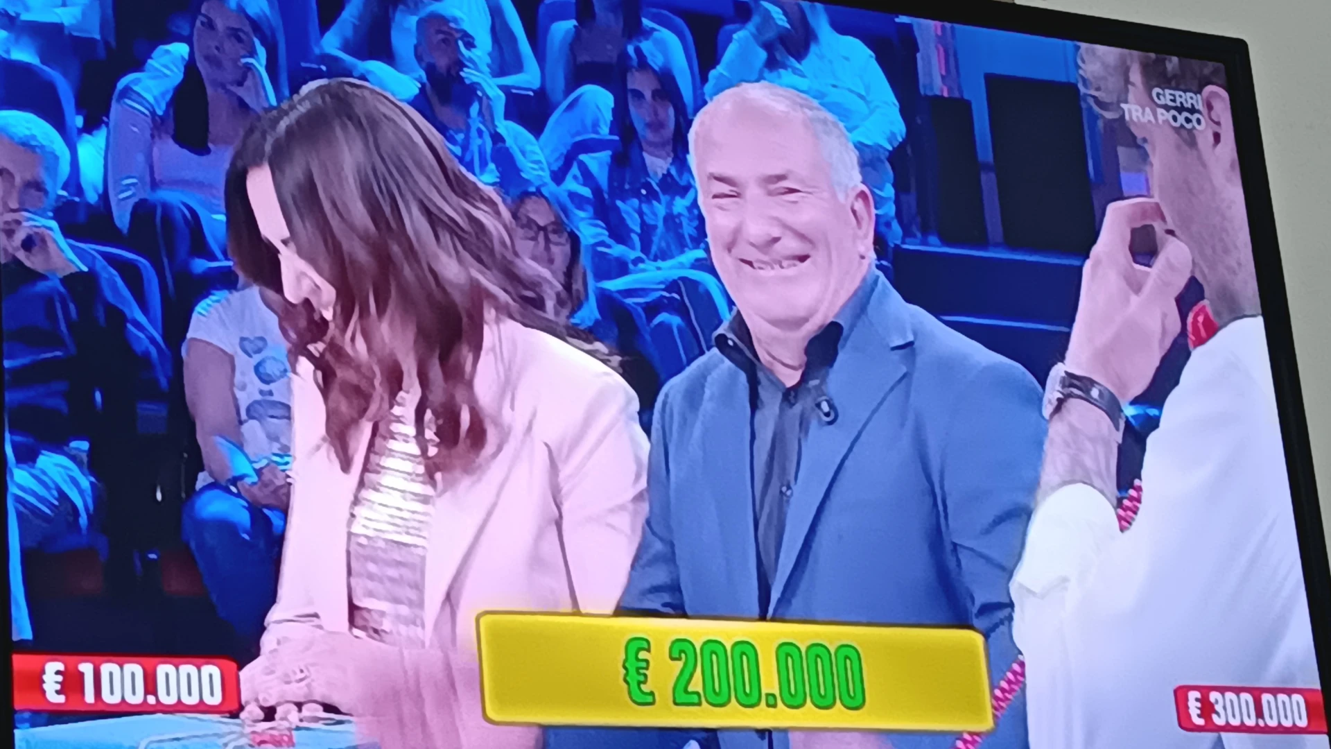 Affari Tuoi, Angelo accetta l'offerta da 200 mila euro