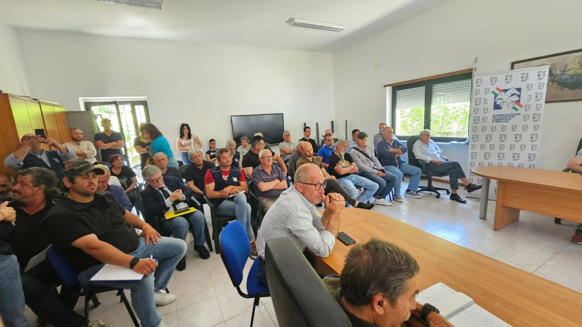 Montenero Val Cocchiara: ieri l’incontro tra l’assessore Micone e gli allevatori del territorio. Chiarimenti sulla questione tubercolosi bovina dopo il cessato allarme.