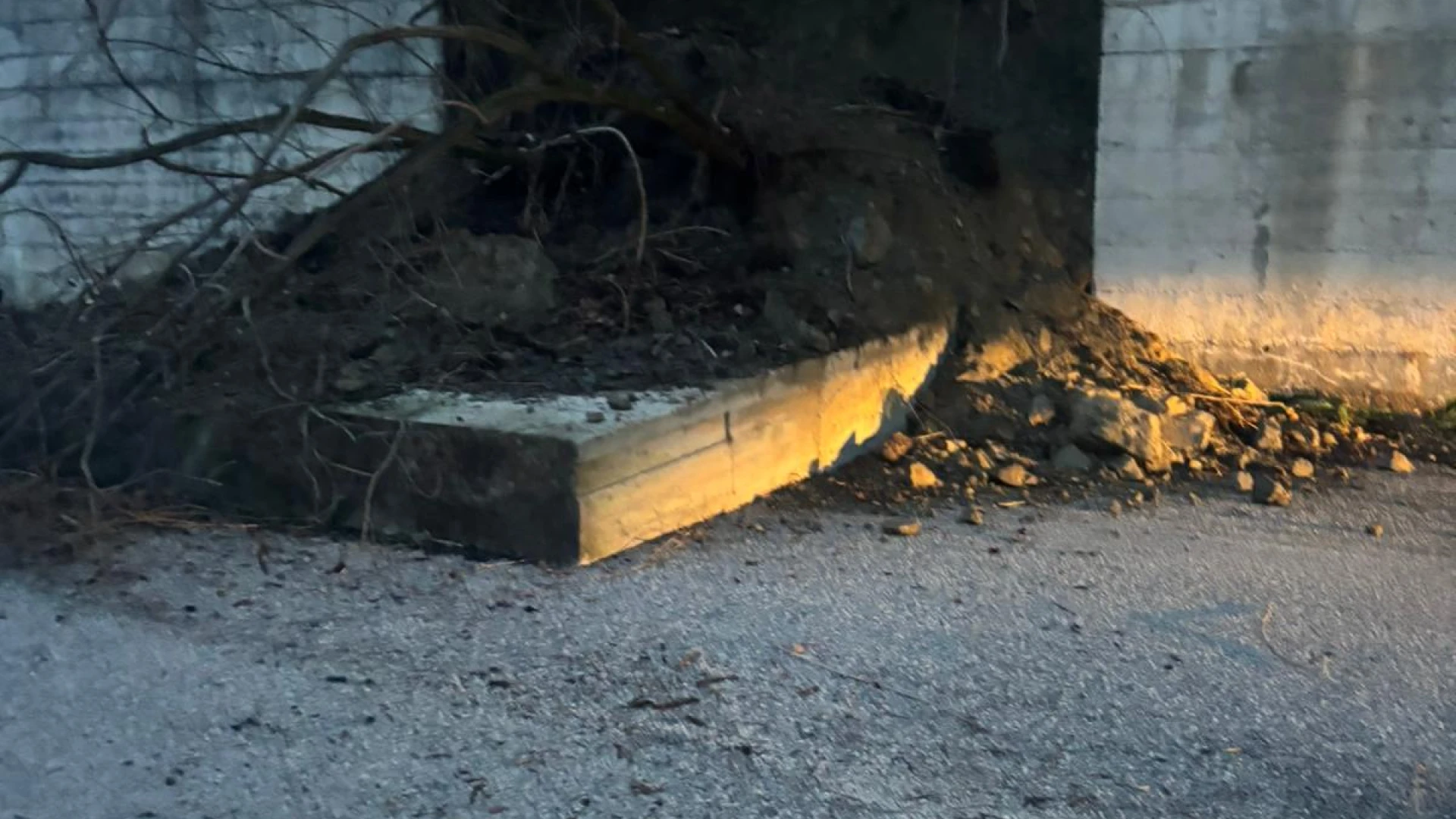 Fondovalle Sangro: cede muro di contenimento a bordo strada. Chiuso lo svincolo per Cupone in direzione Cerro al Volturno.