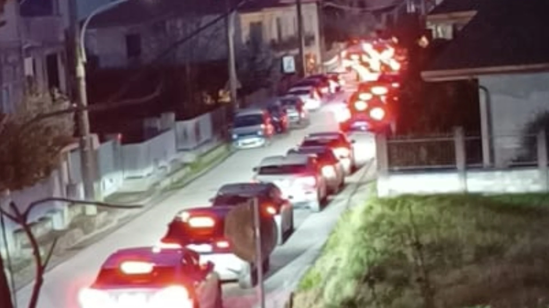 Roccaravindola, cittadini esasperati dal traffico di rientro da Roccaraso(VIDEO)