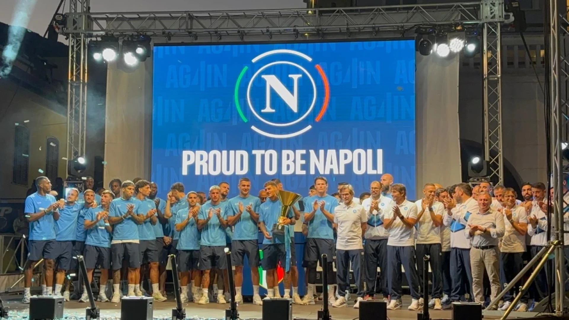 Ritiro del Napoli a Castel Di Sangro , in città verranno esposti tutti i trofei conquistati nella storia del Club.