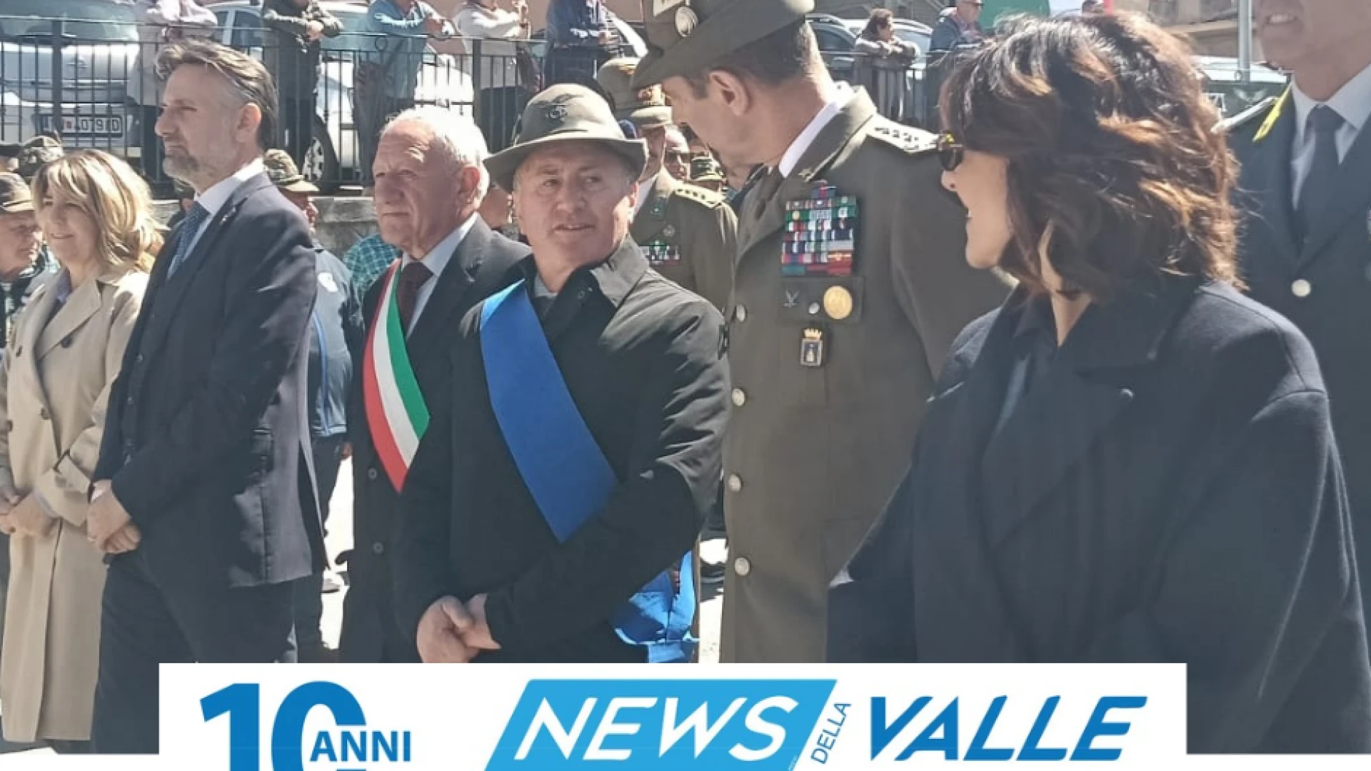 Castel Di Sangro: Unità d'Italia, Piazza Plebiscito gremita per la cerimonia con il Generale Federici.