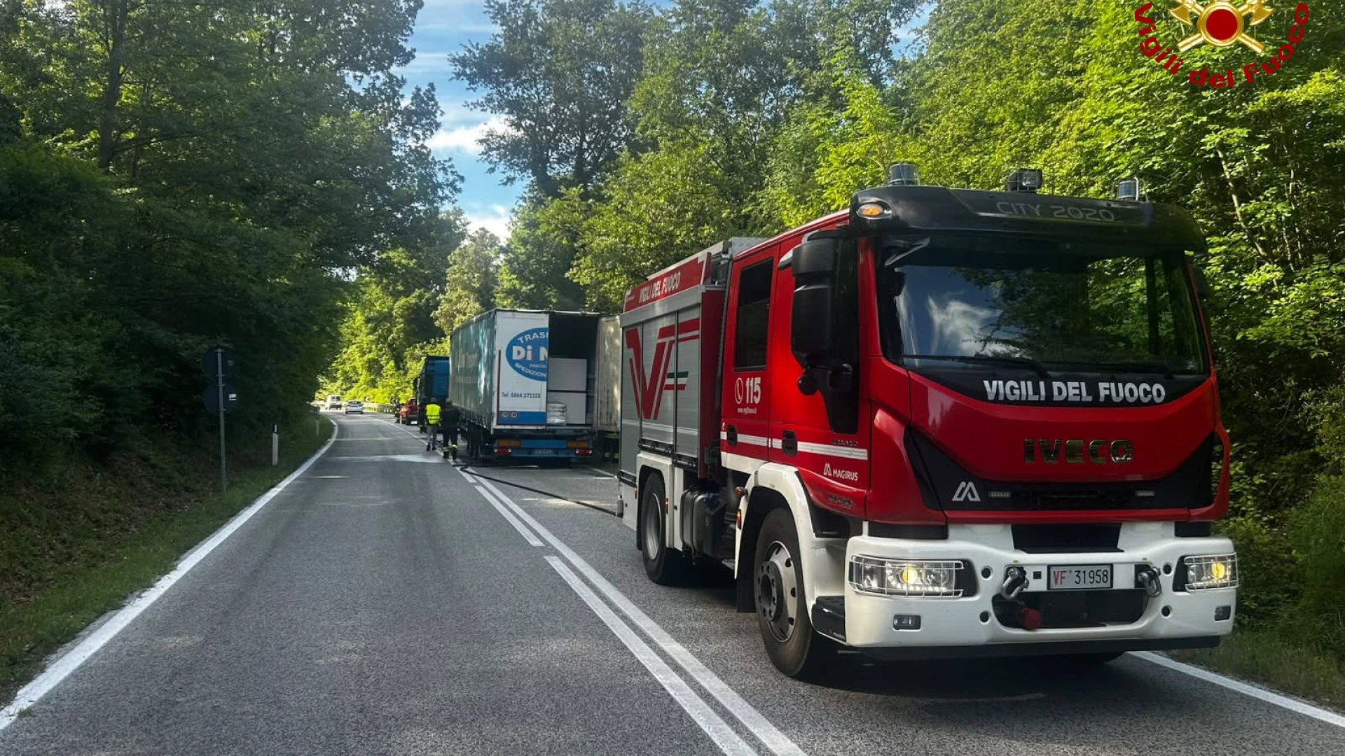 Colli a Volturno: principio di incendio per un autotreno sulla statale 158. Intervento dei Vigili del Fuoco.