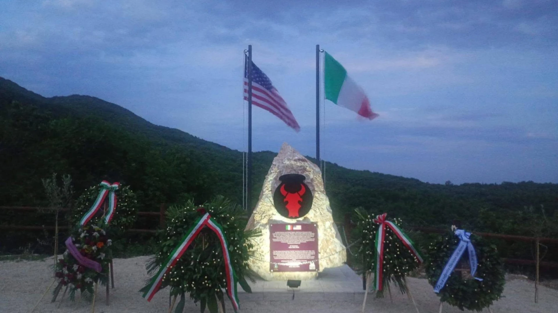 Inaugurato il Memoriale ai piedi di Monte Pantano. Opera eretta dall’associazione Combat Road. Cerimonia ricca di emozioni.