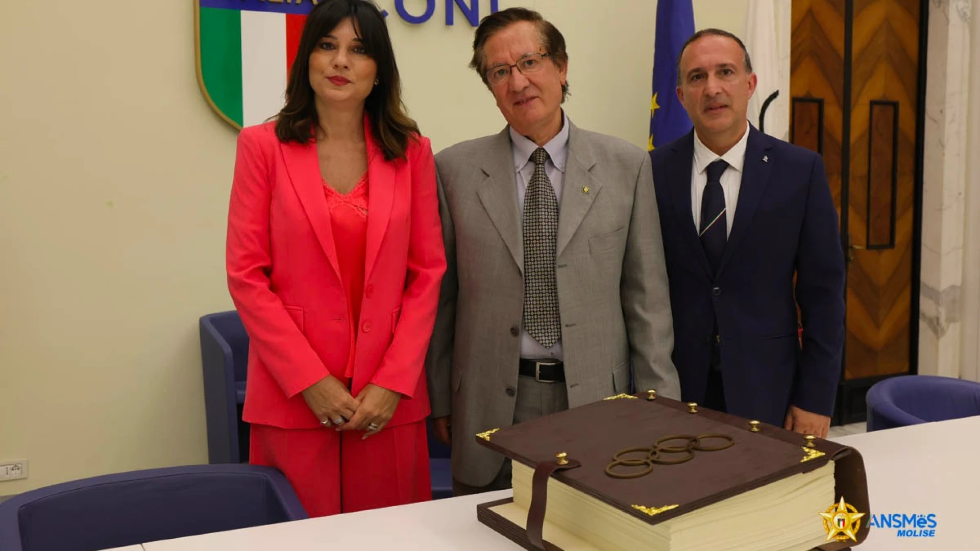 Lo Statuto del CONI “Backwards” di Michele Santelia donato al Presidente Buonfiglio
