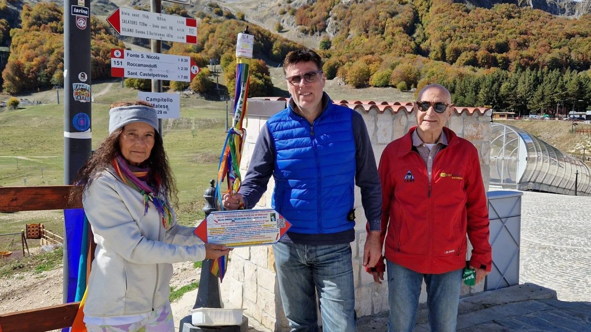 La Fiaccola della Pace ritorna su Monte Miletto e posiziona le frecce del percorso.